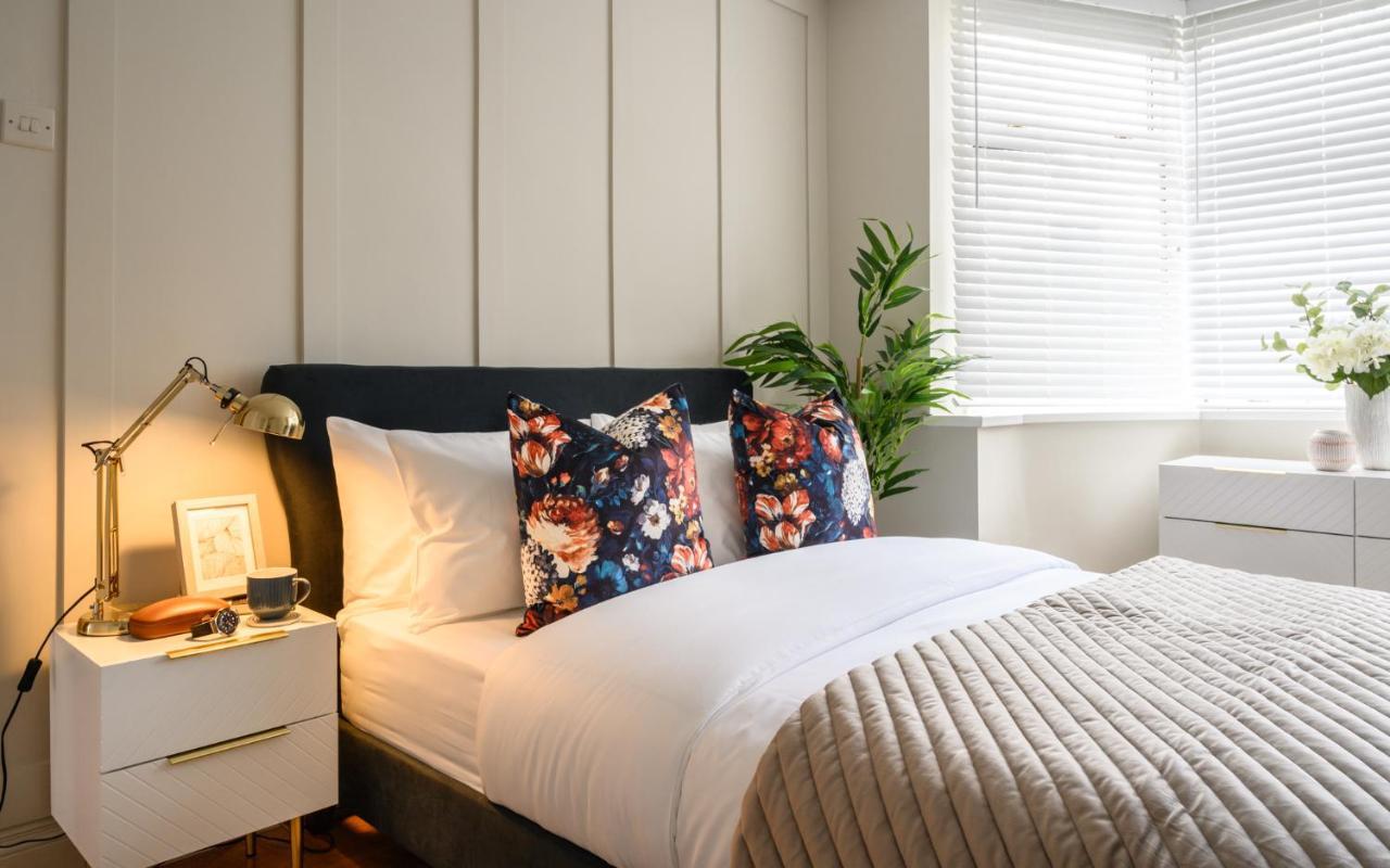 Large Luxury Solihull House - The Residence - Close To Nec - Sleeps 9 Esterno foto